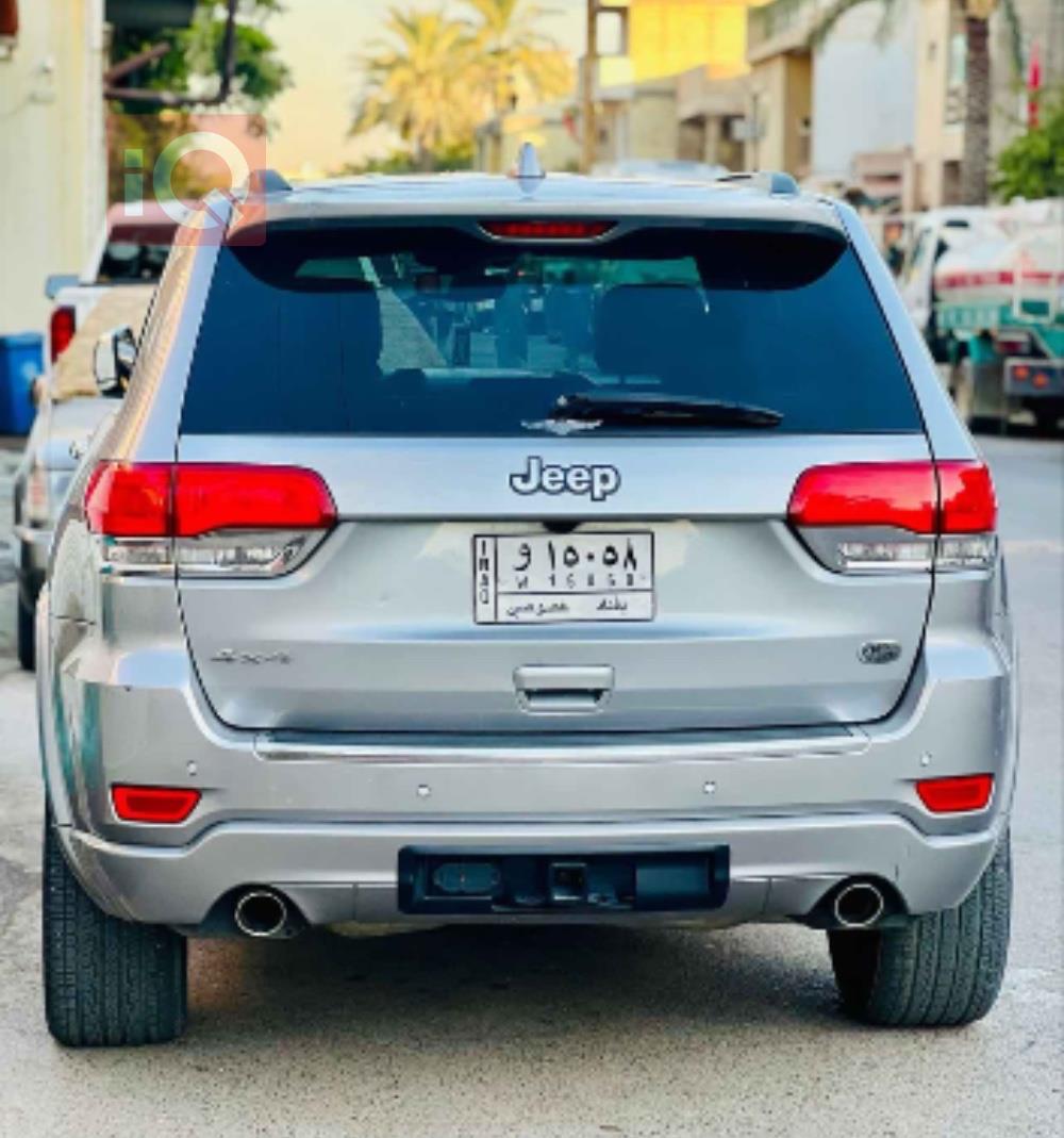 جیپ گراند شیرۆکی